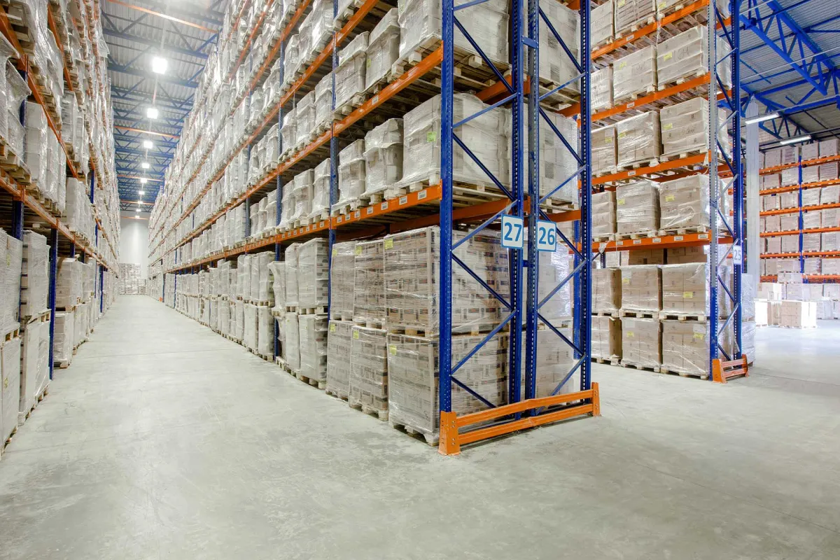 Storage for the Fashion Industry: Preserving Style and Quality